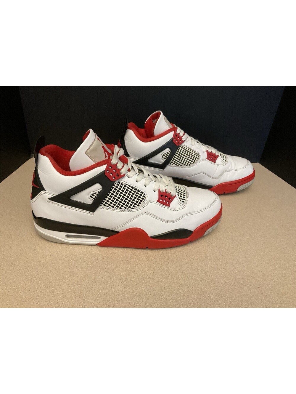 Mens Nike Air Jordan 4 Retro “Fire Red” Athletic Shoes. Size 12. Nice Shoes!